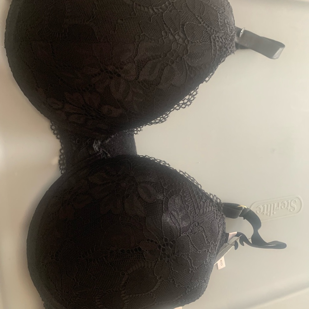 Chic Black Lace Underwire Bra